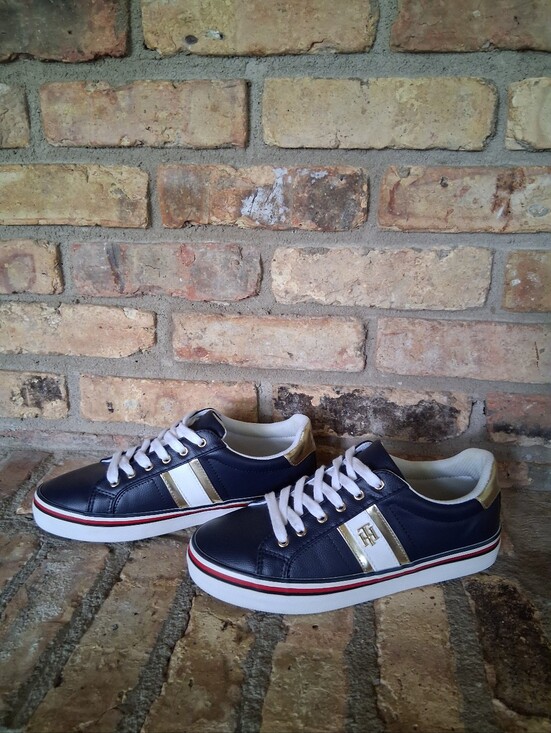 Tommy Hilfiger Shoes - TOMMY HILFIGER FENTII DESIGNER LEATHER SNEAKERS SIZE 8.5
